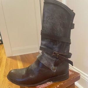 Moto boot with wrap-around straps - brown distressed leather - great condition